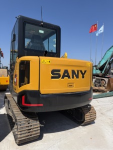 Mini-excavatrice SY60C d'occasion, entièrement équipée de pièces d'origine, excavatrice sur chenilles hydraulique de 6 tonnes pour l'élargissement de chemins et le déblaiement des déchets - Product Image 3