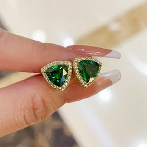 Orecchini in Oro Massiccio 18K con Smeraldo e Diamanti, Taglio Triangolare, Gioielli da Sposa Classici per Donna, Certificati GIA - Product Image 4