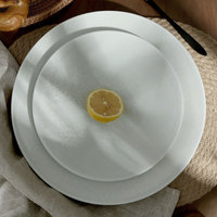 Vente en gros d'assiettes de restaurant Vaisselle en porcelaine de luxe de haute qualité Assiette à dîner avec chargeur en céramique Plats pour mariages