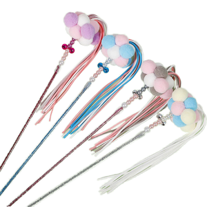 Jouet classique pour chat en peluche en plastique avec longue tige souple et cloche à plumes pour jouer - Product Image 1