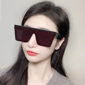 Nuevas Gafas de Sol Cuadradas Unisex con Marco Negro, Lentes de PC con Protección UV400, Tipo 3, Modelo 3022, Origen Taizhou - Product Image 1