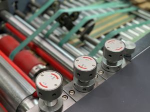 Machine de fabrication automatique de sacs alimentaires, 5 rouleaux de papier artisanal, avec plateau en V, haute vitesse - Product Image 3