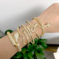 Pulsera de piel de pitón de lujo para mujer, brazalete curvo de cuerpo de serpiente, chapado en oro, latón, circón, ojos verdes, joyería