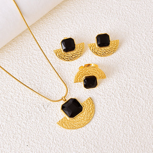 Retro Niche Design <span class=keywords><strong>Titanium</strong></span> Staal Vergulde Dames Sieraden Set Waaiervormige Oorbellen Ketting Zirkoon Ingelegd Glas Nieuw Stijlvol - Product Image 3