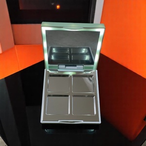 Palette de fards à paupières cosmétiques en plastique avec lumière LED pour femmes - Product Image 6