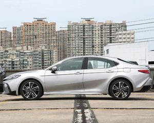 Toyota Camry 2.0HS HEV Sport Edition 5 places, berline familiale hybride essence 2027 - Product Image 2