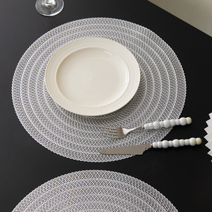 Manteles individuales redondos de PVC, resistentes al desgaste y al calor, protección duradera para la mesa de comedor - Product Image 1