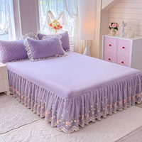 Parure de lit d'hiver en velours violet brodé de dentelle style français avec jupe de lit et housse de couette à volants
