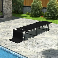 Chaise longue d'extérieur pliable à trois positions avec dossier verrouillable, cavité pour le visage et emplacements pour les bras