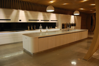 Meubles de cuisine modulaires de luxe avec îlot, portes vitrées, robinet inclus - Prêt pour cave à vin