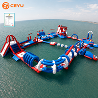Parc aquatique gonflable géant Ceyu avec toboggans et obstacles pour l'aventure en bord de mer, usage commercial et personnalisable