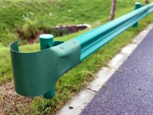 Barandilla de Seguridad Tipo W para Carreteras, Material Q235/Q345, Barreras de Triple Viga Corrugadas para Carreteras, Galvanizadas y con Recubrimiento en Polvo, Ingeniería de Tráfico - Product Image 4