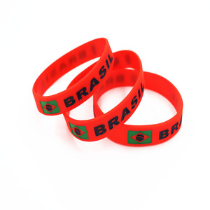 Meistverkaufte Brasilien-Flagge Gravierte Silikon-Armbänder Verschiedene Farben Fußball-Armband <span class=keywords><strong>Premium</strong></span> Werbeartikel - Product Image 2