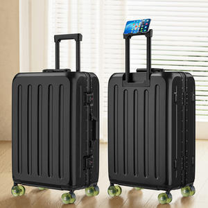 Valise Travelpro à cadre en aluminium, 28 pouces, grande capacité, roues pivotantes, serrure à combinaison, voyage d'affaires, unisexe, motif rayé - Product Image 1