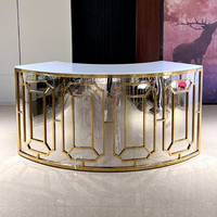 Comptoir de bar de salon d'hôtel en acier inoxydable doré avec dessus en verre, design moderne et luxueux, pour usage commercial