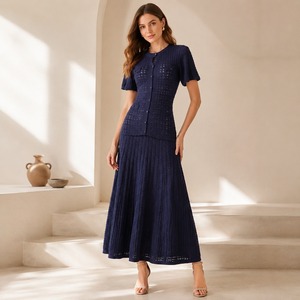 Ensemble tunique midi décontracté en coton tricoté blanc élégant avec jupe plissée sans manches et ceinture taille haute – Tenue de printemps - Product Image 4
