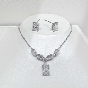 Juego de joyería fina de plata 925 para novia, diseño simple de 2 piezas, con diamantes y circonitas, para boda. - Product Image 2