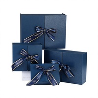 Élégante boîte cadeau en papier spécial bleu avec un nœud scintillant chic, design à double porte, idéale pour la fête des enseignants et les cadeaux d'anniversaire