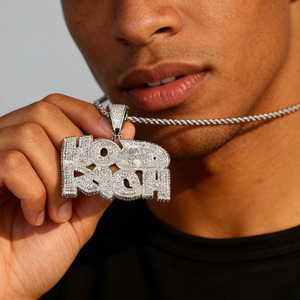 สร้อยคอฮิปฮอปผู้ชายแบบหนัก ตัวอักษรใหญ่<span class=keywords><strong>สาม</strong></span>สี ปี 2026 ประดับเพชรซิร์คอน แนวพังก์ แฟชั่น - Product Image 1