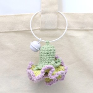 Colgantes de ganchillo hechos a mano, adornos de flores de claveles tejidos a ganchillo, llaveros de punto, accesorios para bolsos - Product Image 2