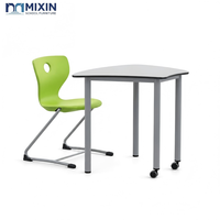 Ensemble bureau et chaise de classe compact pour l'aménagement des espaces, chaises moulées avec sièges en plastique pour le travail collaboratif en classe