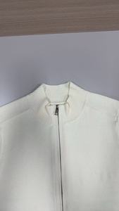 <span class=keywords><strong>Cardigan</strong></span> Bianco Crema con Zip Integrale per Uomo, Maglione Minimalista a Collo Alto con Tasche e Dettagli a Bottoni per Primavera - Product Image 5
