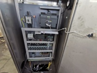 Ligne de production automatique de remplissage de bouteilles en verre pour eau pure, boissons, gel et shampoing, avec contrôle PLC et entraînement par engrenages, machine à haute productivité