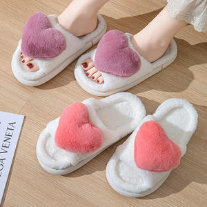 Chaussons plats pour femmes à motif cœur, en mousse à mémoire de forme douce et duveteuse, avec logo brodé, pour chambre à coucher, effet massage - Grande Vente - Product Image 1