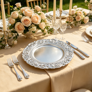Assiettes de présentation baroques or champagne avec bord festonné orné pour une mise en scène de table de banquet de mariage aux tons <span class=keywords><strong>pastel</strong></span> doux - Product Image 3