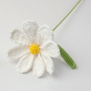 Ramo de flores artificiales tejido a mano con cinco flores galsang, ideal para San Valentín, Navidad y Año Nuevo, regalo transfronterizo. - Product Image 3
