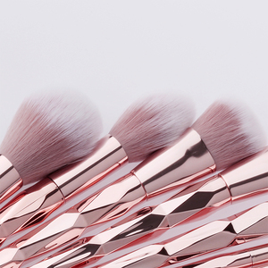 2024 nouveau professionnel 12 pièces or <span class=keywords><strong>maquillage</strong></span> pinceau ensemble longue poignée synthétique doux beauté cosmétique <span class=keywords><strong>meilleur</strong></span> haute qualité <span class=keywords><strong>maquillage</strong></span> et outils - Product Image 4