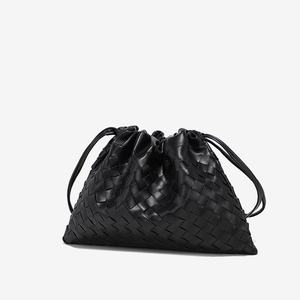 时尚女式抽绳水桶包大容量手工编织单肩包流行斜挎包在线批发商 - Product Image 3