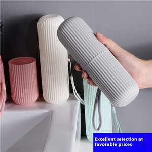 Moderna Scatola Porta Spazzolino da Viaggio Sostenibile, Bicchiere Quadrato in Plastica con Coperchio per Dentifricio e Collutorio - Product Image 2