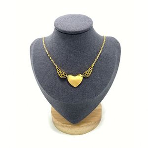 Collar Personalizado con Grabado, Resistente al Agua, con Colgante de Corazón y Alas de Ángel en Oro de 18K, Chapado en Oro sobre Plata, Acero Inoxidable - Product Image 2