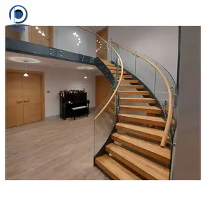 Современный дизайн, двойные стальные пластины, лестницы, изогнутые деревянные стрингеры, ступени лестницы со стеклянными перилами