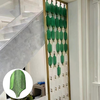 Écran décoratif en verre en forme de plume colorée avec cristaux pour la décoration intérieure et mur-rideau extérieur