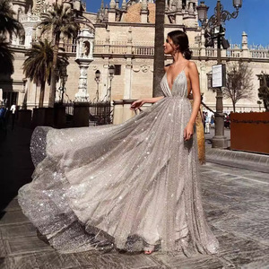 Robe de soirée longue sans manches à col en V avec dos transparent et design à empiècements pour femme - Product Image 2