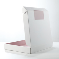 Emballages de luxe personnalisés recyclables pour vêtements, avec pelliculage mat, logo noir mat avec dorure à chaud, design pliable, en carton ondulé