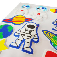 Autocollants en mousse découpés en forme d'astronautes et d'objets spatiaux, imprimés en couleur sur feuille, pour la décoration intérieure