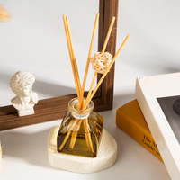 Diffuseur d'huiles essentielles aromathérapeutiques longue durée 50 ml, diffuseur de parfum d'ambiance avec bâtonnets et fleurs séchées