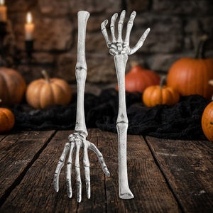 Juego de 2 utensilios decorativos de Halloween con forma de mano de esqueleto de metal para servir ensaladas - Product Image 3