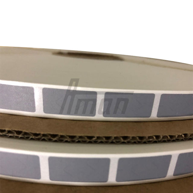 สีเทาเข้ม