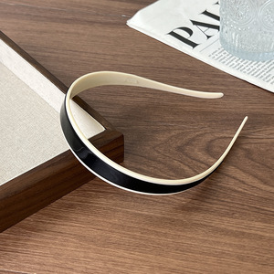 عصابة رأس كلاسيكية جديدة بأسلوب فرنسي من الأسيتات بطول 14 سم، متعددة الألوان، مضادة للانزلاق، بتصميم بسيط لغسل الوجه - Product Image 3