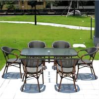 Table et chaises de salle à manger d'extérieur en rotin, chaise de bistrot française, chaise de restaurant, mobilier de jardin d'extérieur pour complexe hôtelier
