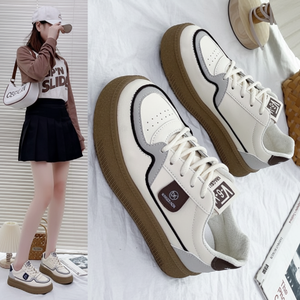 Piccoli appartamenti in stile College bianco per uomo e donna scarpe Casual Sole spesse con caratteristiche di allenamento dalla Germania - Product Image 1