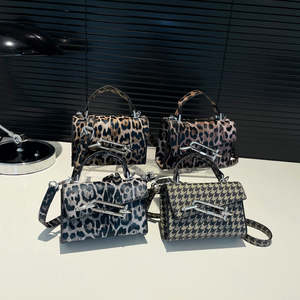 Sac à bandoulière diagonal pour femme en cuir PU tendance 2026, sac à main imprimé léopard pour femme en gros - Product Image 2
