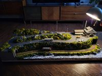 Diorama de Scène et Piste d'Exposition Personnalisable pour Voitures Miniatures Moulées sous Pression 1/64 1/43 1/18 – Solution de Présentation sans Alimentation pour Modèles en Alliage