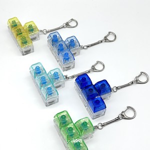 מקלדת מכנית עם 4 מקשים LED, צעצוע לחיצה להפגת מתחים, מחזיק מפתחות בצורת T, מתנות למסיבות, מתנה פרסומית - Product Image 4
