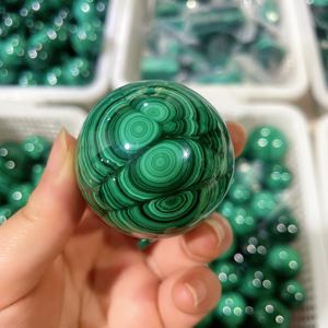 Vente en gros <span class=keywords><strong>de</strong></span> sphères <span class=keywords><strong>de</strong></span> <span class=keywords><strong>malachite</strong></span> verte naturelle <span class=keywords><strong>de</strong></span> haute qualité, boule <span class=keywords><strong>de</strong></span> cristal <span class=keywords><strong>de</strong></span> quartz artisanale pour <span class=keywords><strong>la</strong></span> décoration - Product Image 3