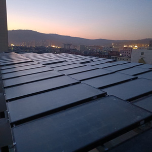 Collecteur solaire en cuivre avec revêtement en chrome noir, système de chauffage de l'eau chaude industriel - Product Image 1